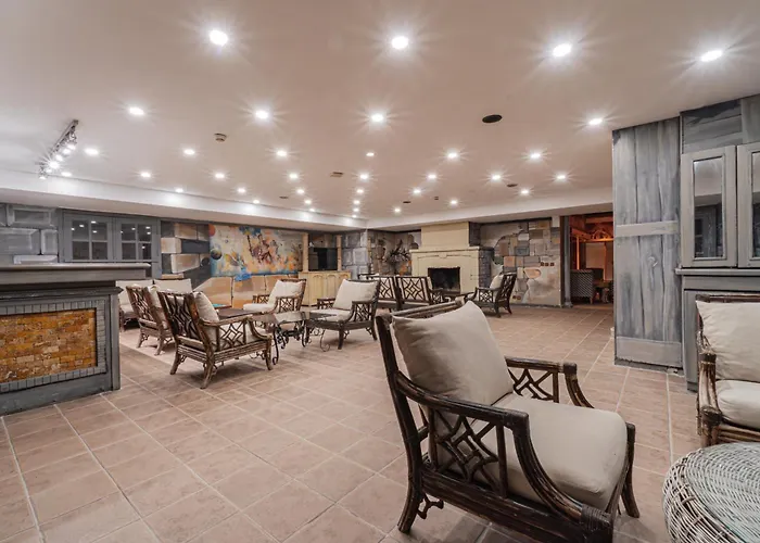 Отель Alexander The Great & 3*