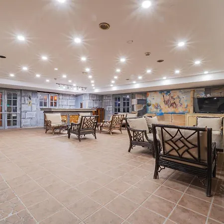 Alexander The Great & מלון 3*